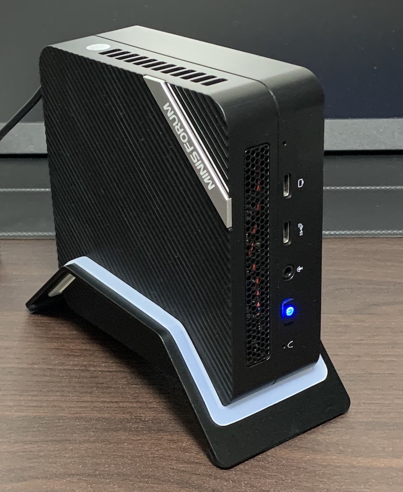 MinisforumのミニPC「UM560XT」ベアボーンをレビュー｜AMD Ryzen5
