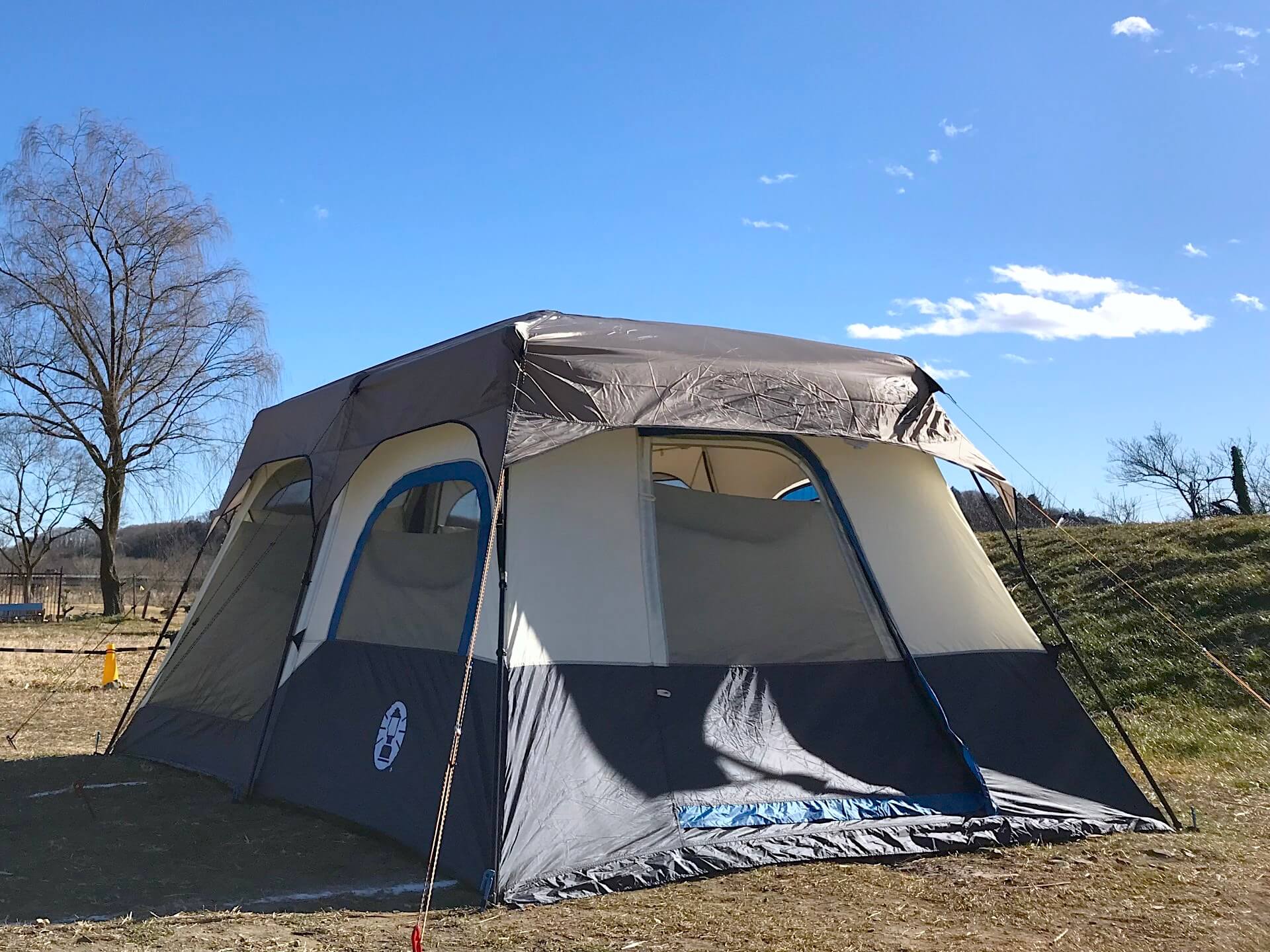 被災時のミニ仮設住宅にも？爆速設営・お座敷ロッジ型「コールマン