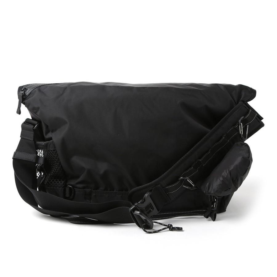 and wander（アンドワンダー） ポイント10% 20L メッセンジャーバッグ