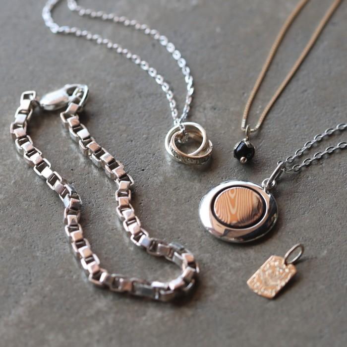 Suman Dhakhwa（スーマンダックワ） ブレス コンビ ベネチアンチェーン