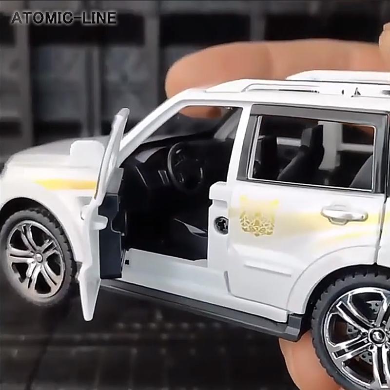 三菱（MITSUBISHI） パジェロ PAJERO 1/32 ミニカー 全2色 ライト点灯