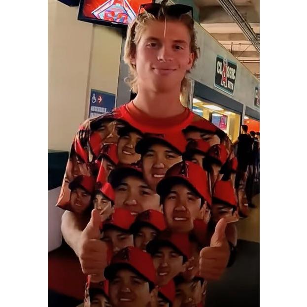 新品]大谷翔平 選手 顔 だらけ Tシャツ 米国直輸入 本物 新品未使用 XL