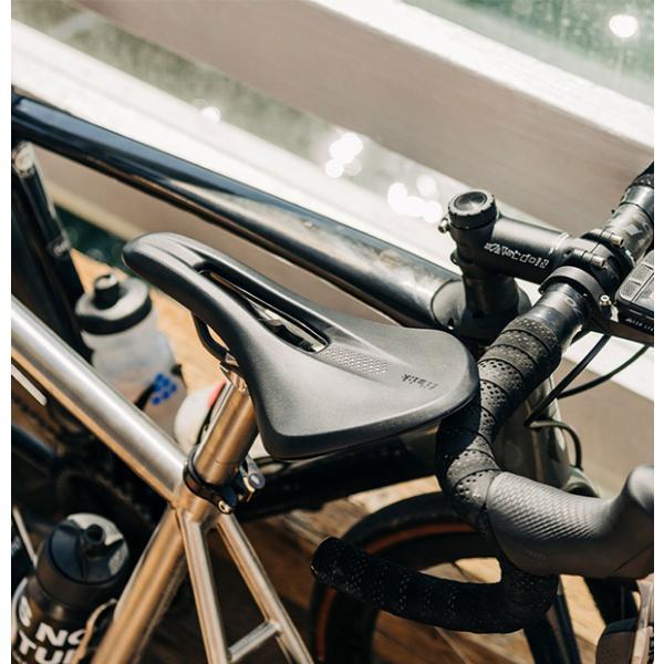 フィジーク（fi'zi:k） サドル テンポ アリアンテ R1 カーボンレール