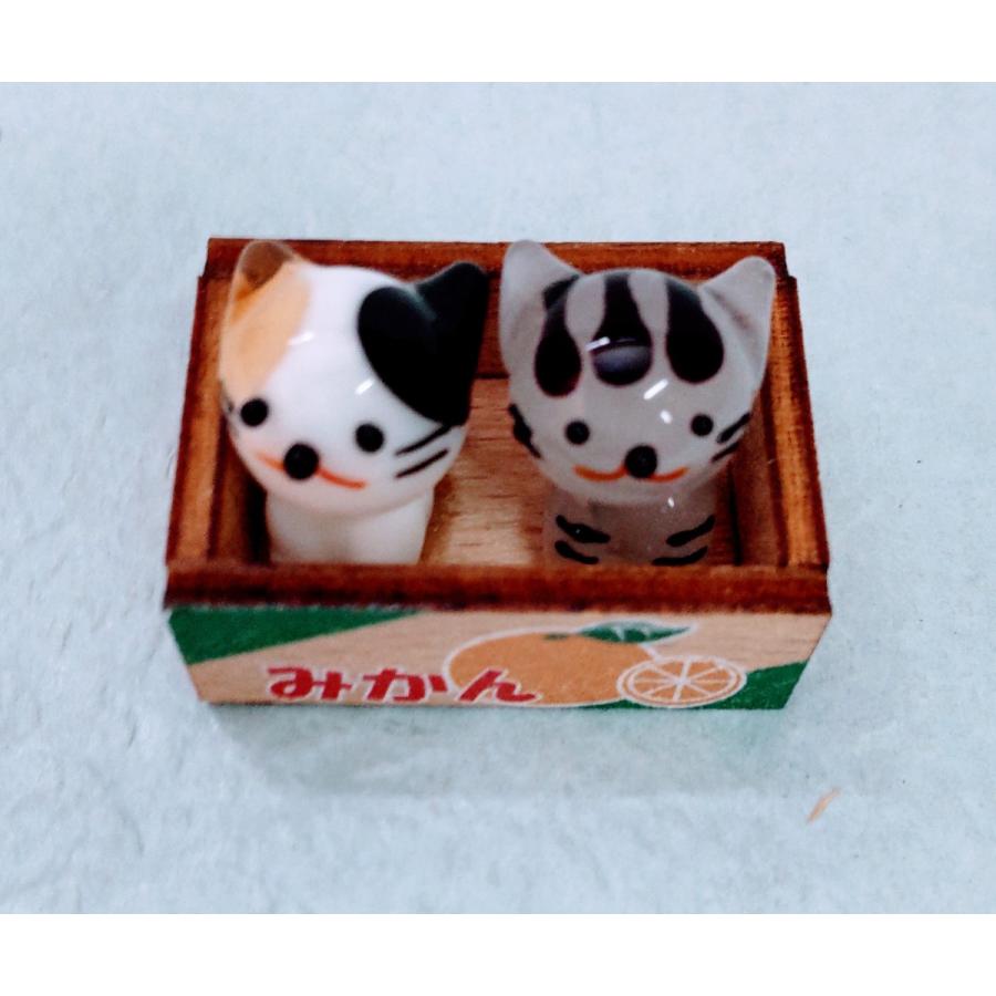 ガラス細工 みかん箱ネコ (ミニ） ミケ/サバトラ ミニチュア 置物 雑貨