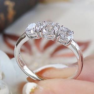 pt900 プラチナ ダイヤモンド ダイヤ 指輪 リング スリーストーン 1.0