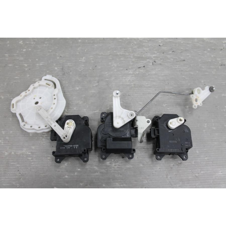 ヴォクシー トヨタ X ウェルキャブ 後期 (AZR60) エアコンサーボ