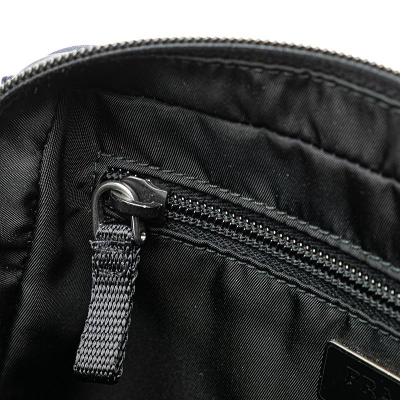 PRADA（プラダ） 三角ロゴプレート ウエストバッグ ボディバッグ