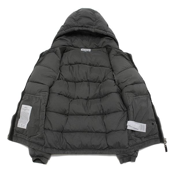 STONE ISLAND（ストーン アイランド） 25AWモデル バッジワッペン付き