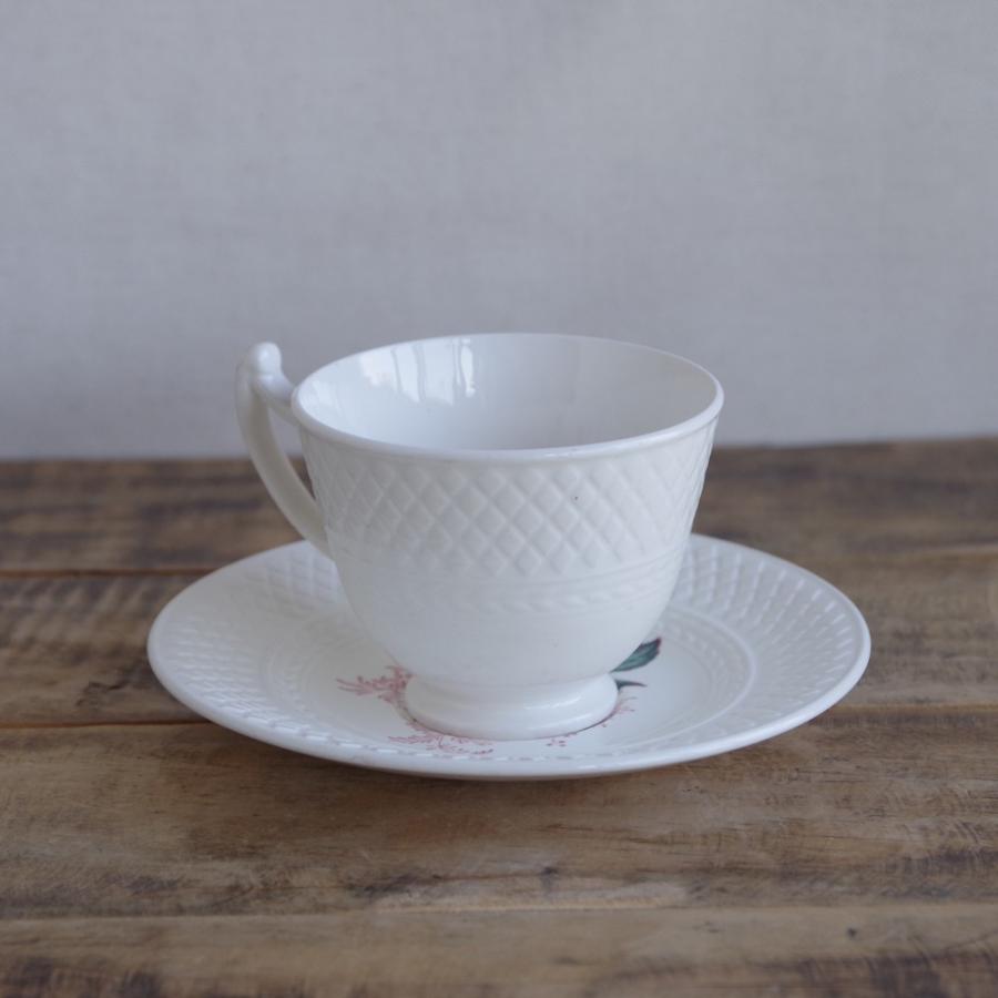 わ*ん様 英国調アンティークカップ 両持ち手付き 彫刻装飾