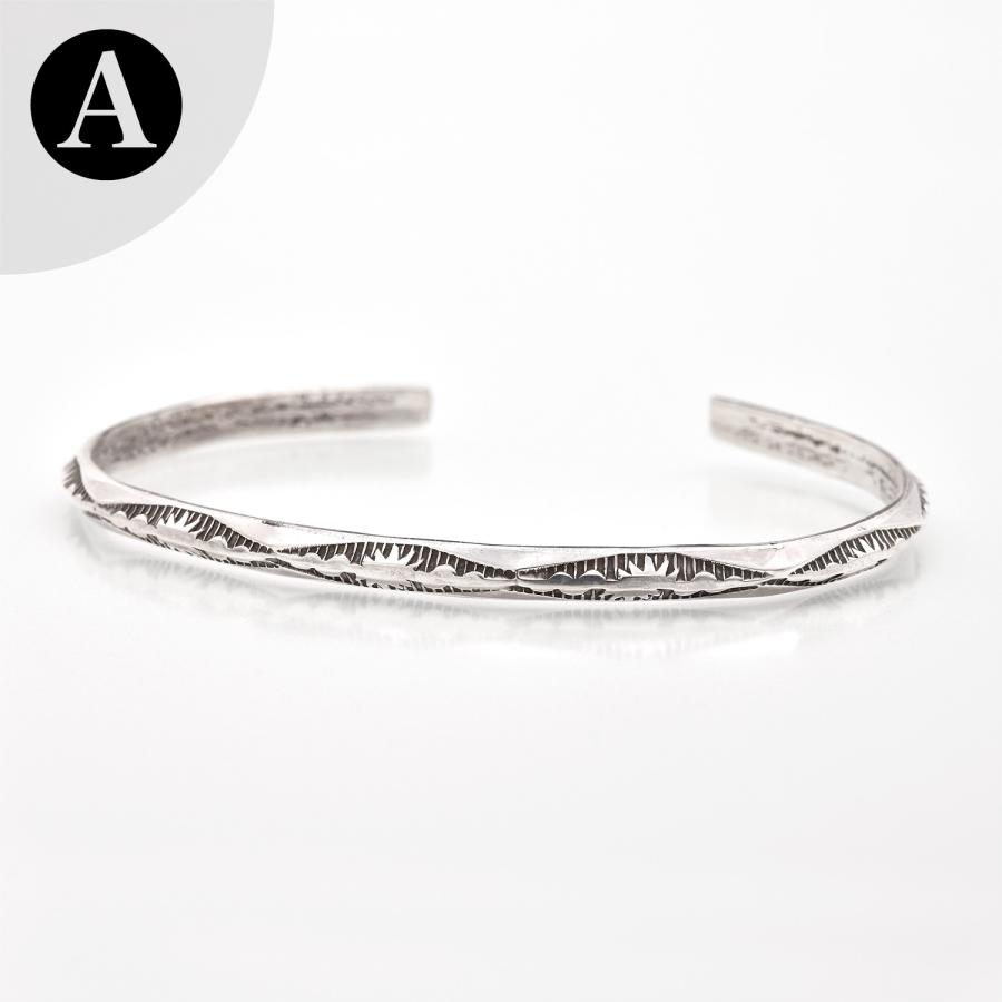 Indian Jewelry FUNNY公式ストア ナバホ族 Elaine Tahe トライアングル