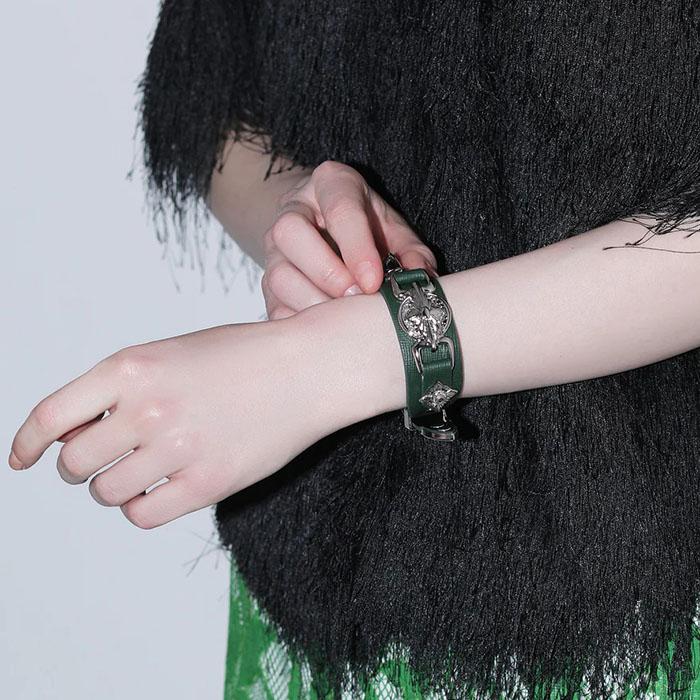 TOGA TOO UNISEX トーガ TOGA Double buckle concho bangle black TOGA