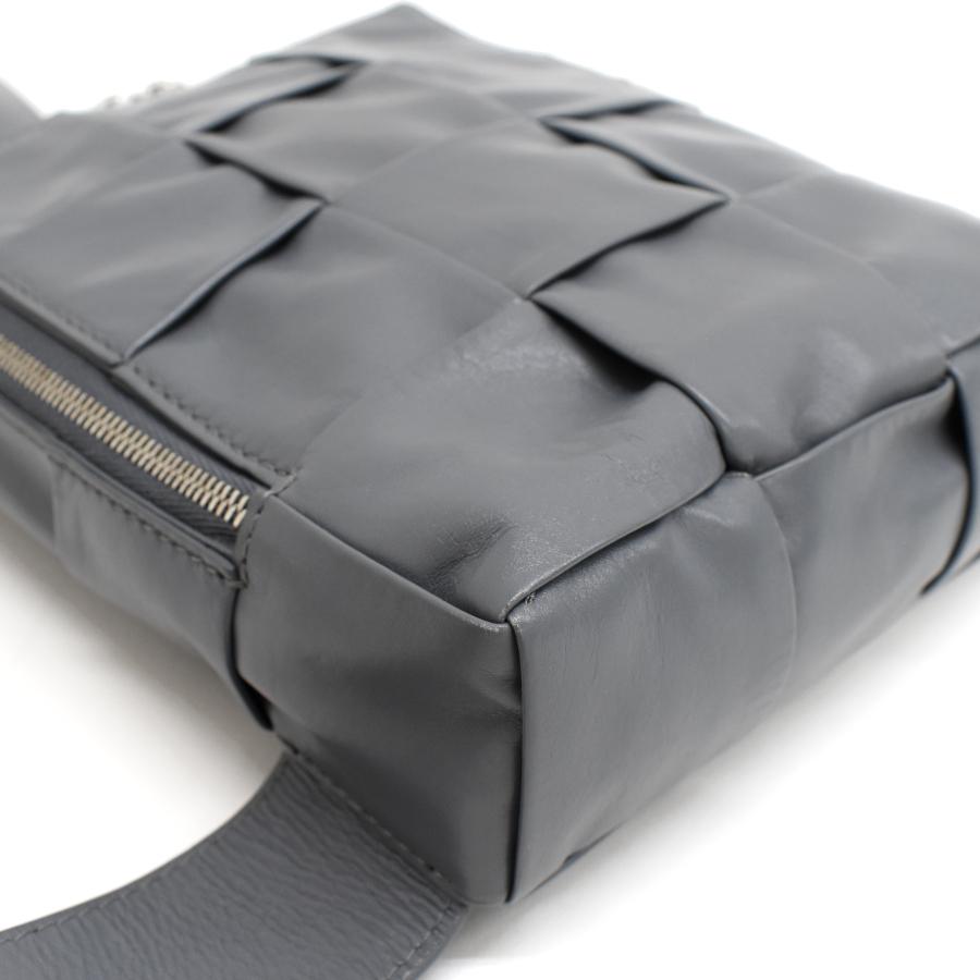 BOTTEGA VENETA（ボッテガ・ヴェネタ） カセット スリングバッグ
