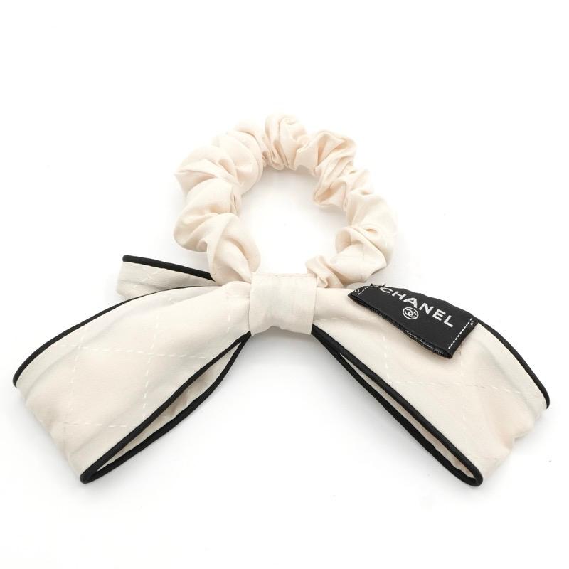 CHANEL（シャネル） ヘアアクセサリー ホワイト ブラック ココマーク