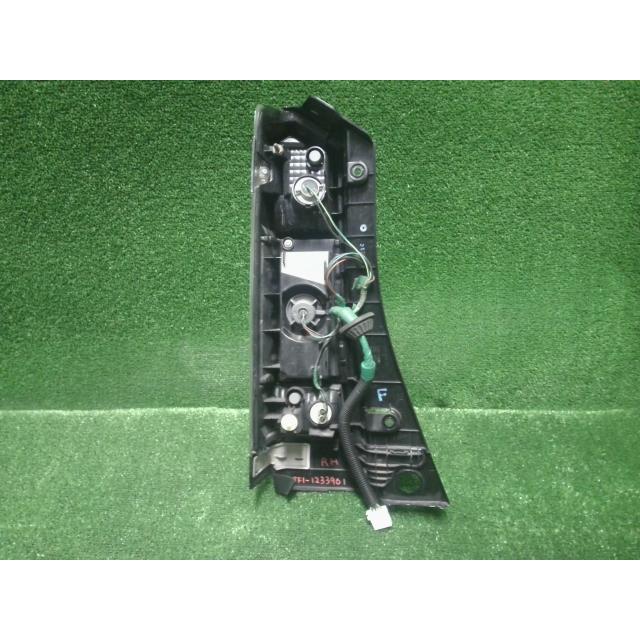 N-BOX N−BOX カスタム DBA-JF1 右テールランプ D106 33501-TY0