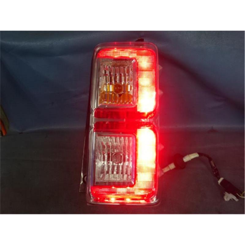 ダイハツ 純正 ウェイク 《 LA710S 》 右テールランプ 81550-B2610