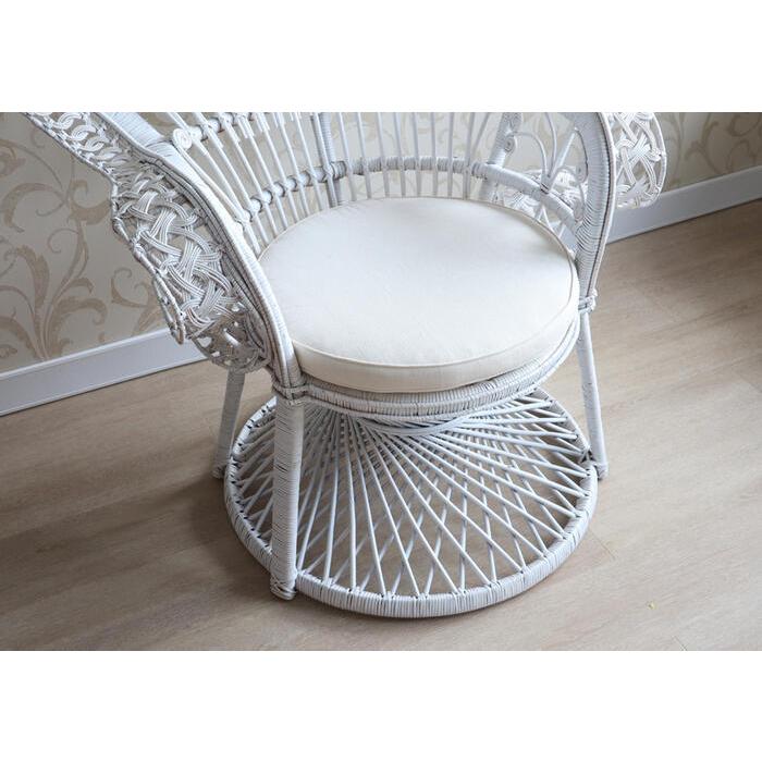 籐編み ピーコックチェア ホワイト ラタン チェア ディスプレイ