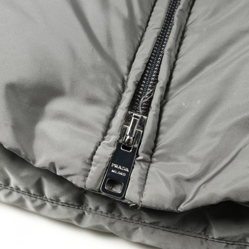 PRADA（プラダ） ダウンコート グレー フード付き レディース 中古