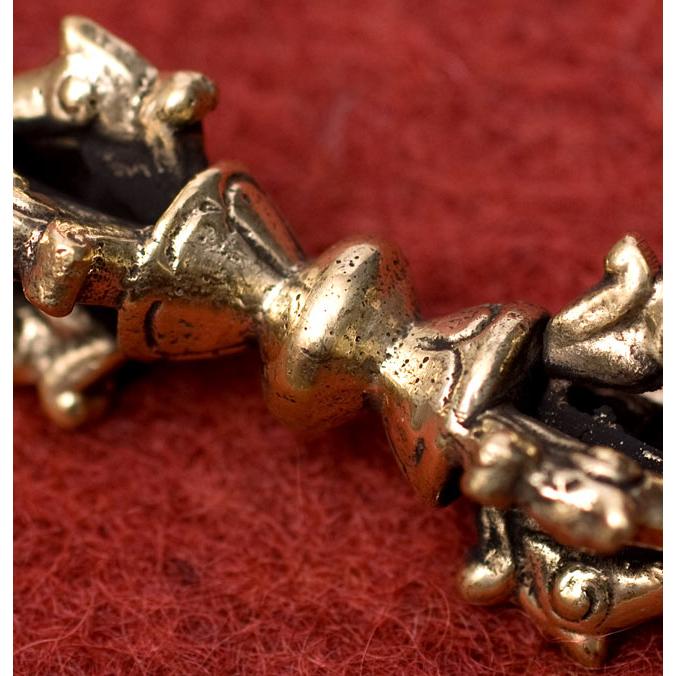 チベット 宗教 ドルジェ ヴァジュラ ドルジェ（ヴァジュラ・金剛杵