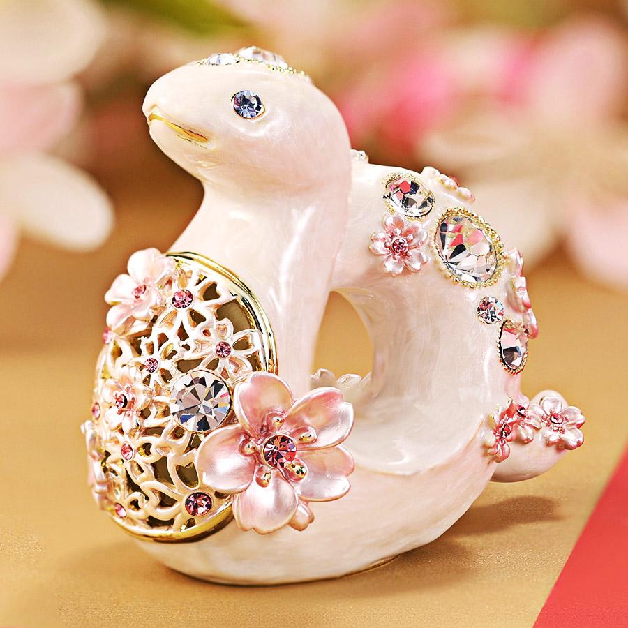 東京銀座PICALS 【正規品】＜桜小蛇＞白蛇 巳年 干支の置物 さくら