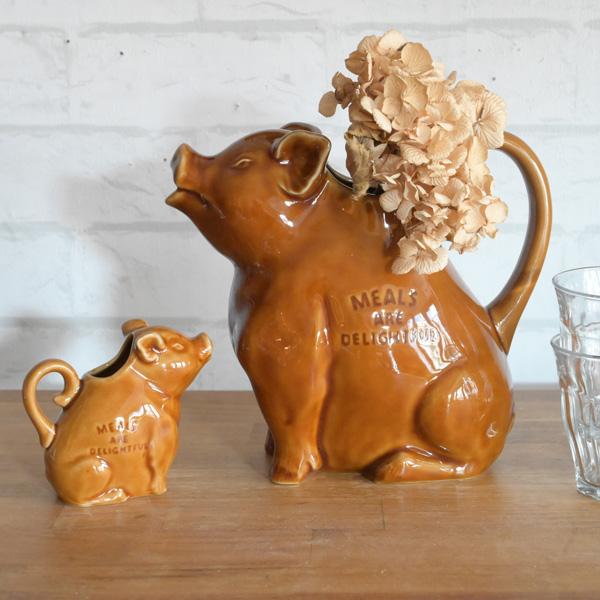 ブタさんピッチャー900cc』陶器 水差し 大容量 ブーちゃんピッチャー