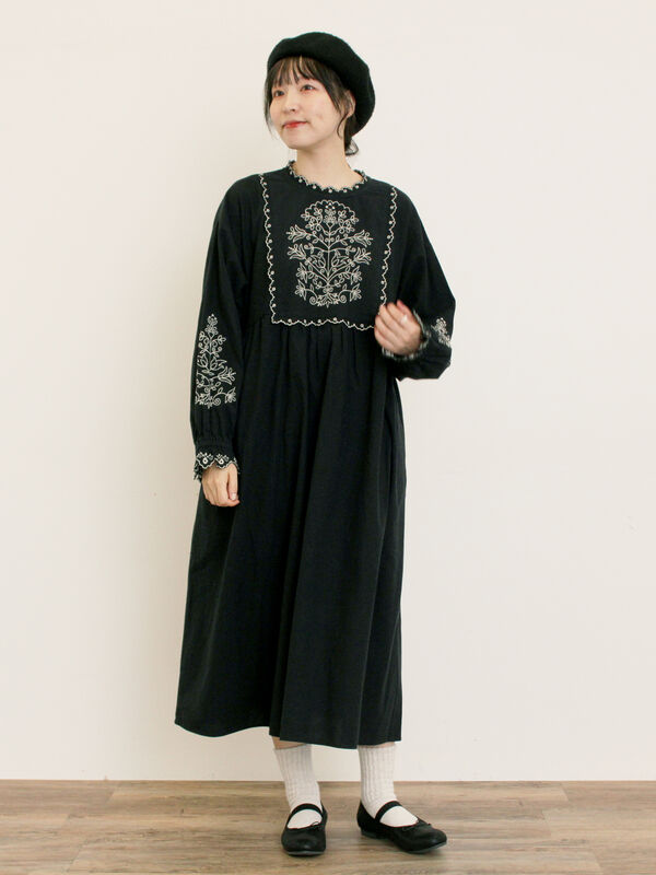 セール】 【S/Mサイズ】配色刺繍ワンピース（グレー/ブラック/レッド