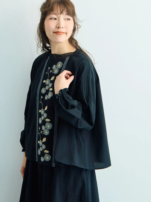 WEB限定】花柄刺繍ブラウス（ブラック/モカ/キナリ/トップス/シャツ