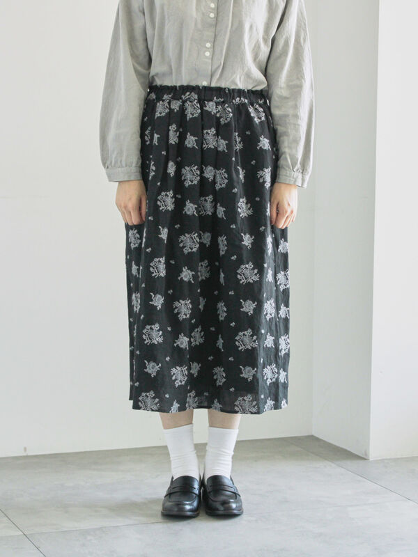 セール】 ローズ柄総刺繍スカート（ブラック/オリーブ/ボトムス