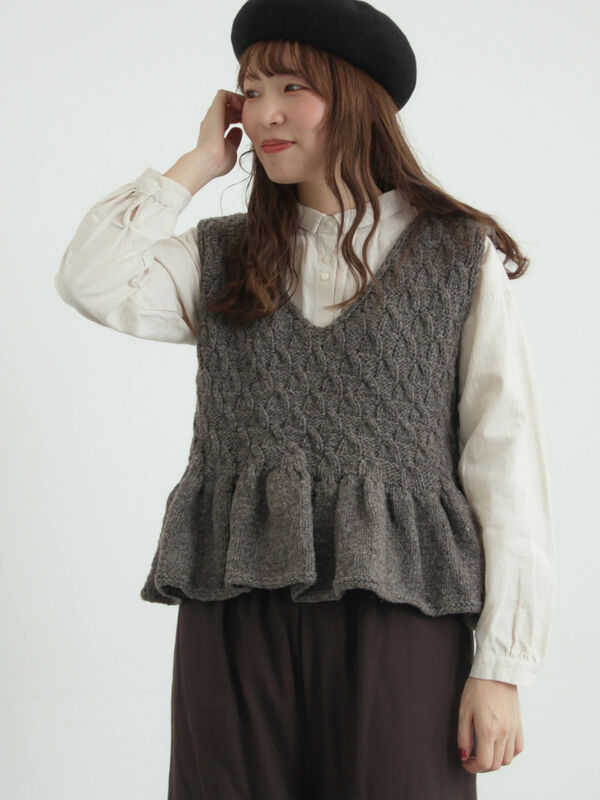 セール】 【ペルーニット】裾フリル前後着ベスト（オフホワイト