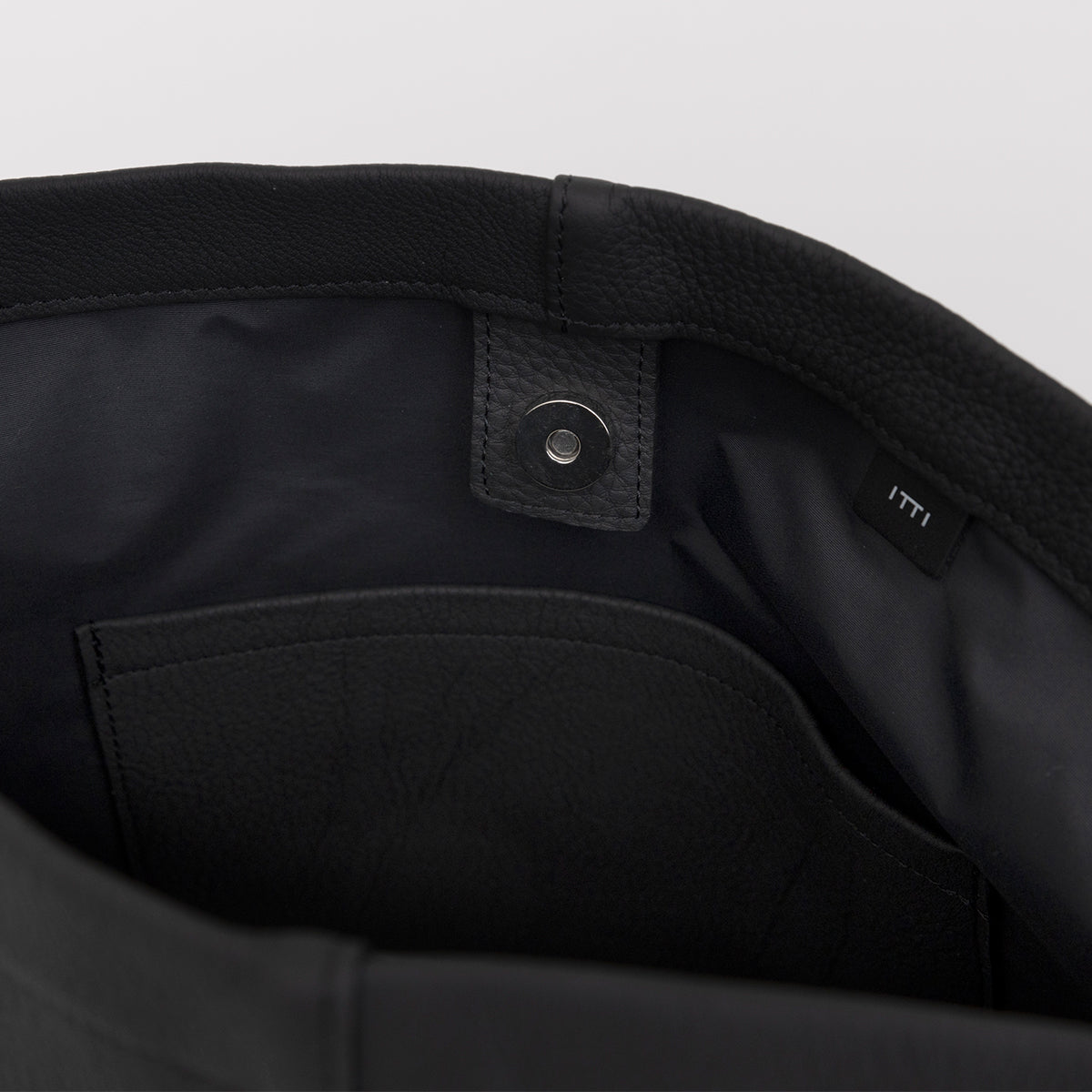 MARY BUCKET SHOULDER / DIPLO SKY｜サステイナブルレザーのワン