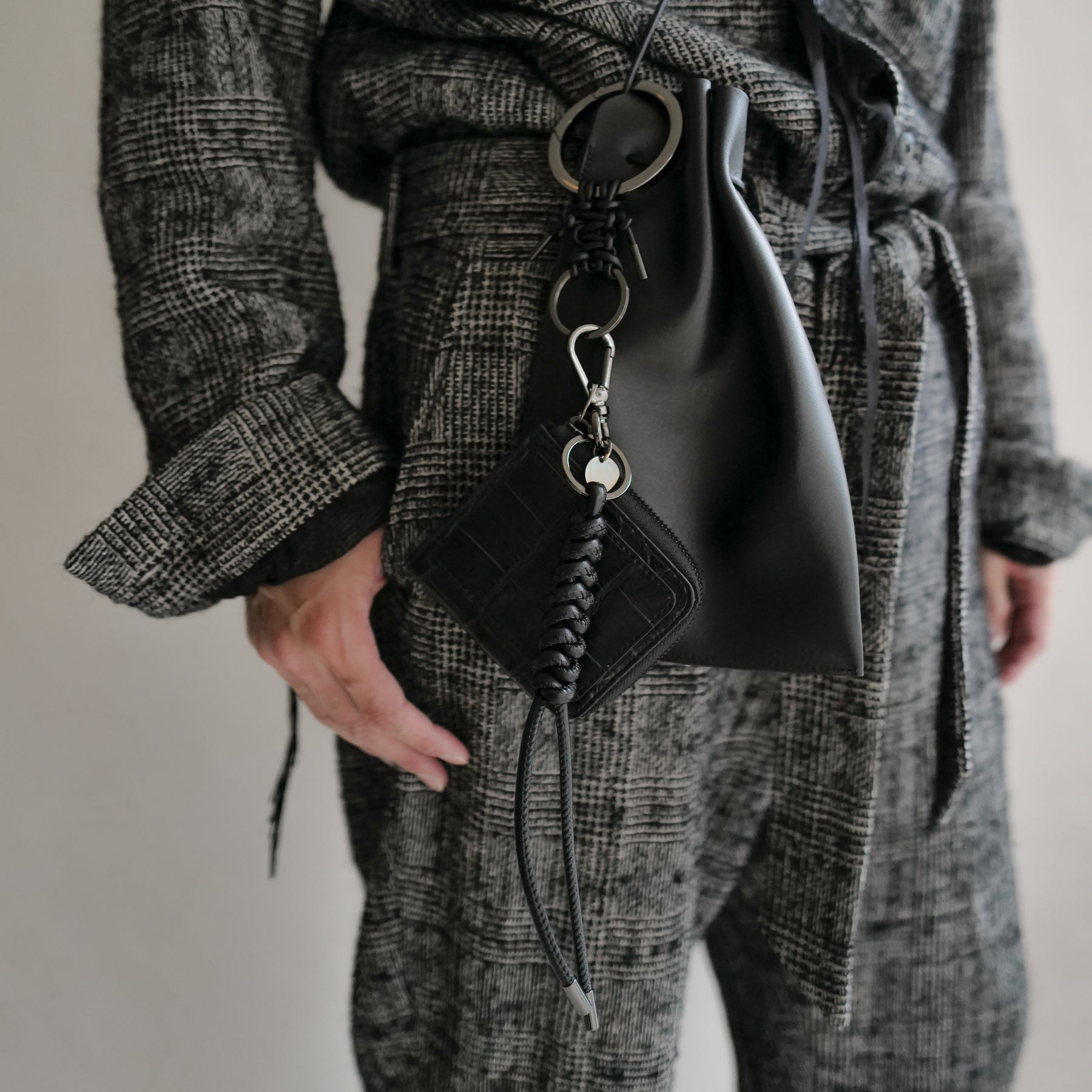 CRISTY KNOTMAN RING BK / RAPTO JP｜ブラックニッケル仕様のレザー