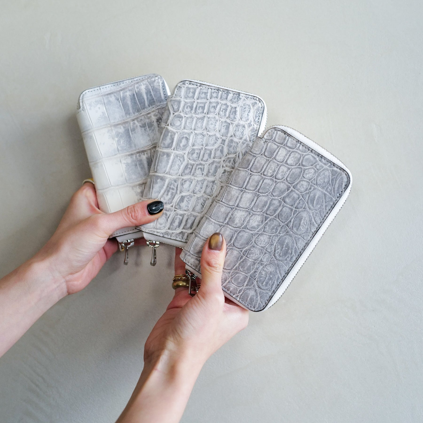 CRISTY SMART MID WLT.5｜希少無染色ヒマラヤクロコ財布｜天然