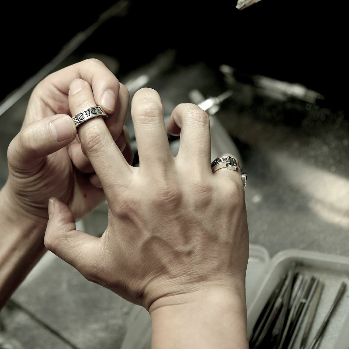 クロムハーツ CH スクロールラベル リング / ラージ | ジュエリー