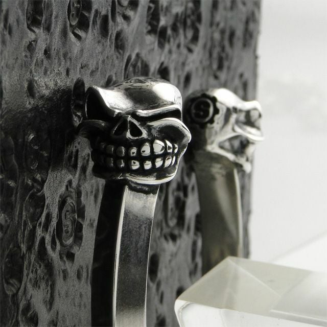 スターリンギア トライアングルバングル w/スカル | ジュエリー