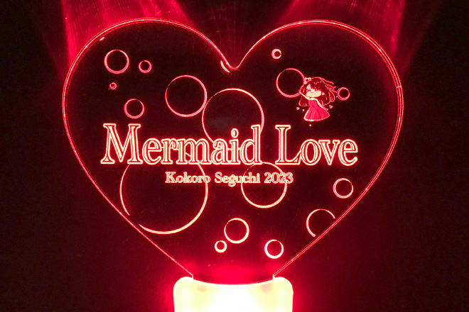 メッセージが光り輝くハート形のアクリルペンライト | 推し活