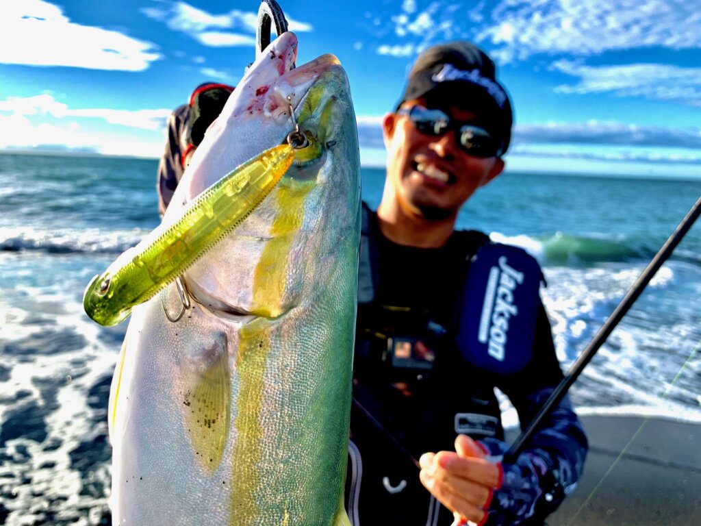 サーフでトップウォーターを使うと青物が爆釣!釣り方を一挙公開