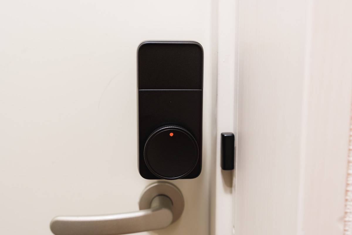 SwitchBot ロック Pro レビュー | ワンタッチで玄関鍵を施錠・解錠する