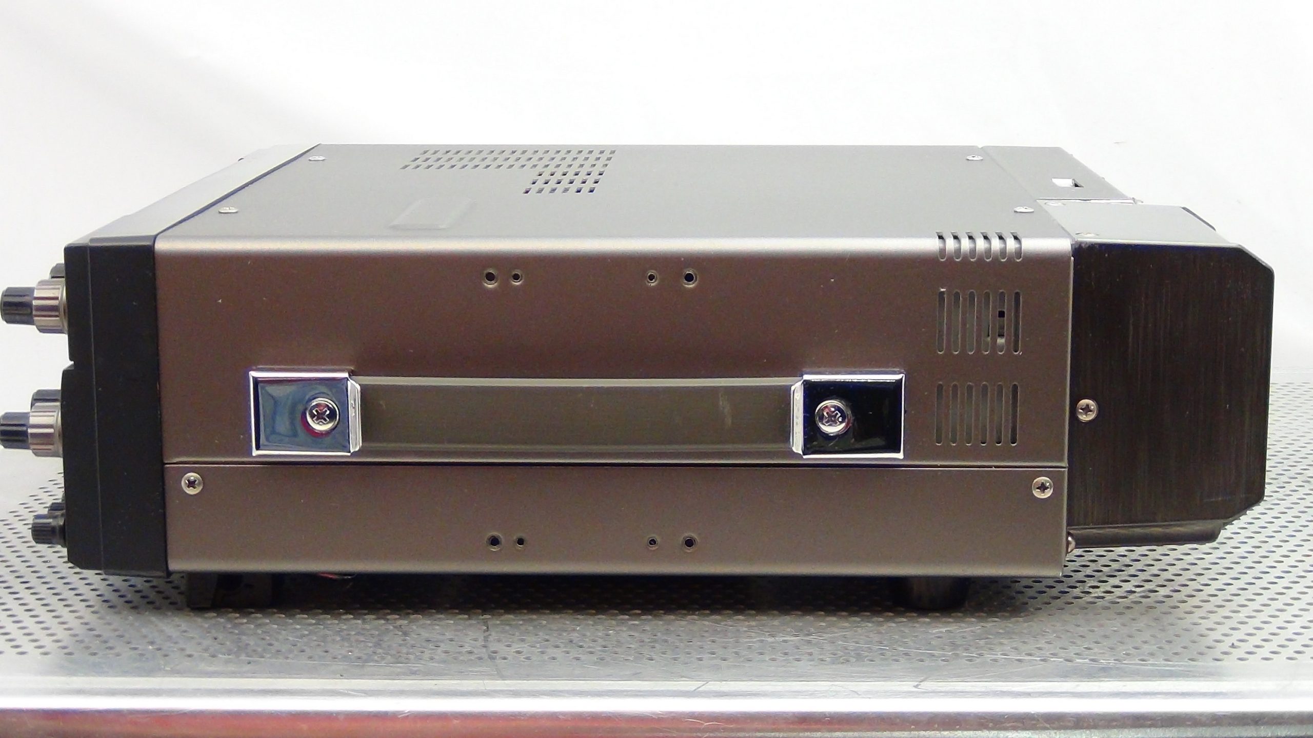 Kenwood TS-690SAT Transceiver – Jahnke Electronics