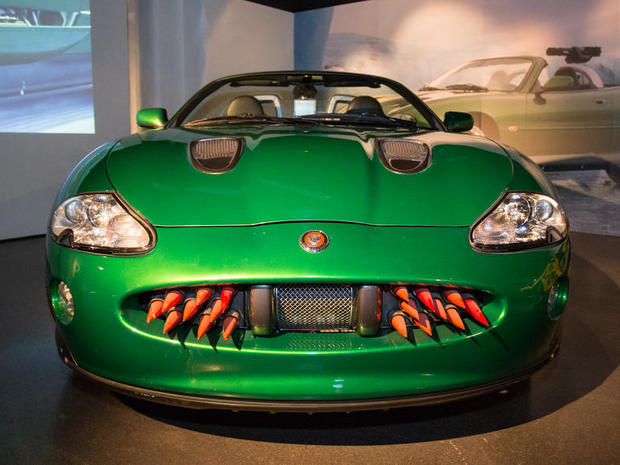 映画「007」に登場する乗り物--特殊装備満載のボンドカーからジェット