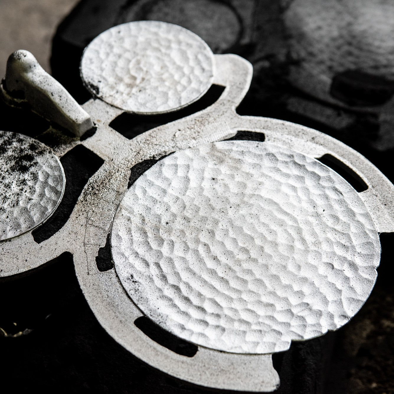 鋳物 剣山・水盤セット | 針のない剣山 Petal | Kamahachi plate S・L |