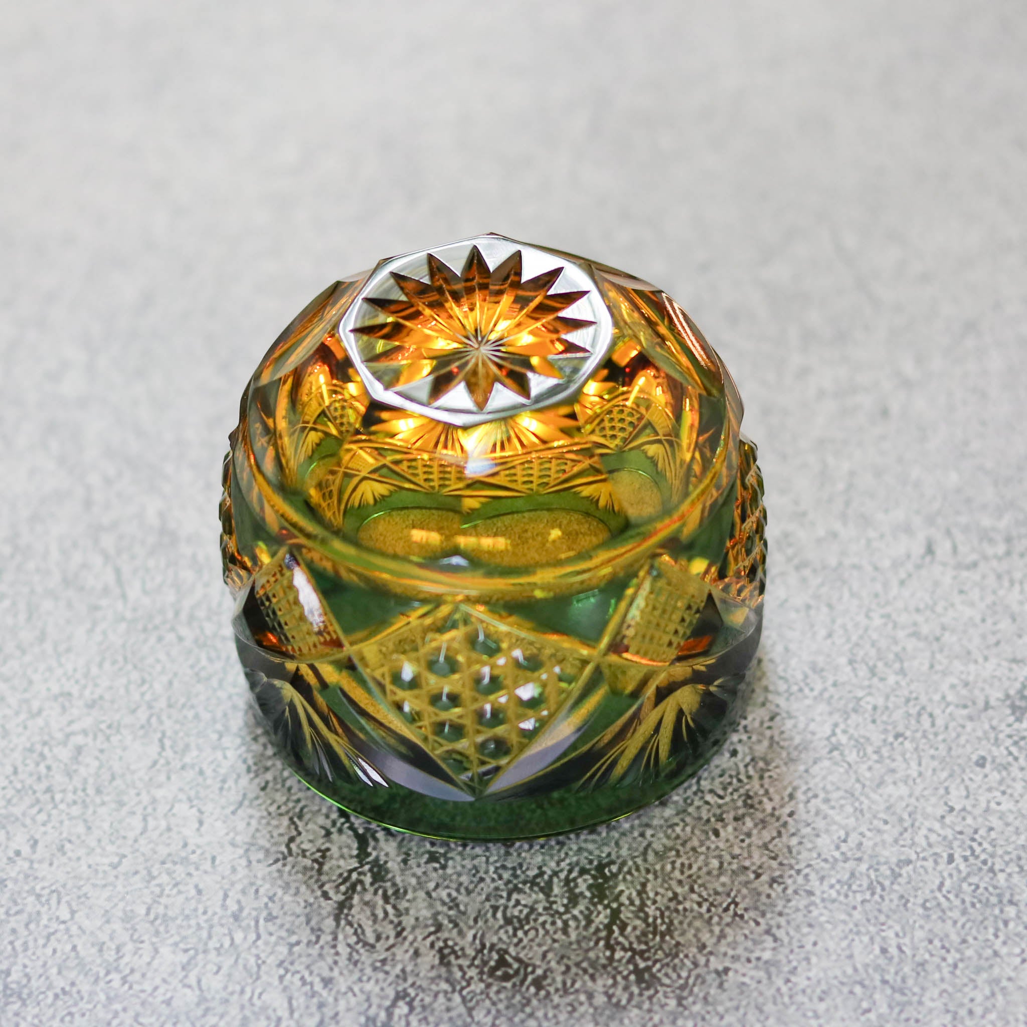 綾ガラス 酒器 | 綾切子 猪口 | 琥珀 グリーン | グラスアート黒木