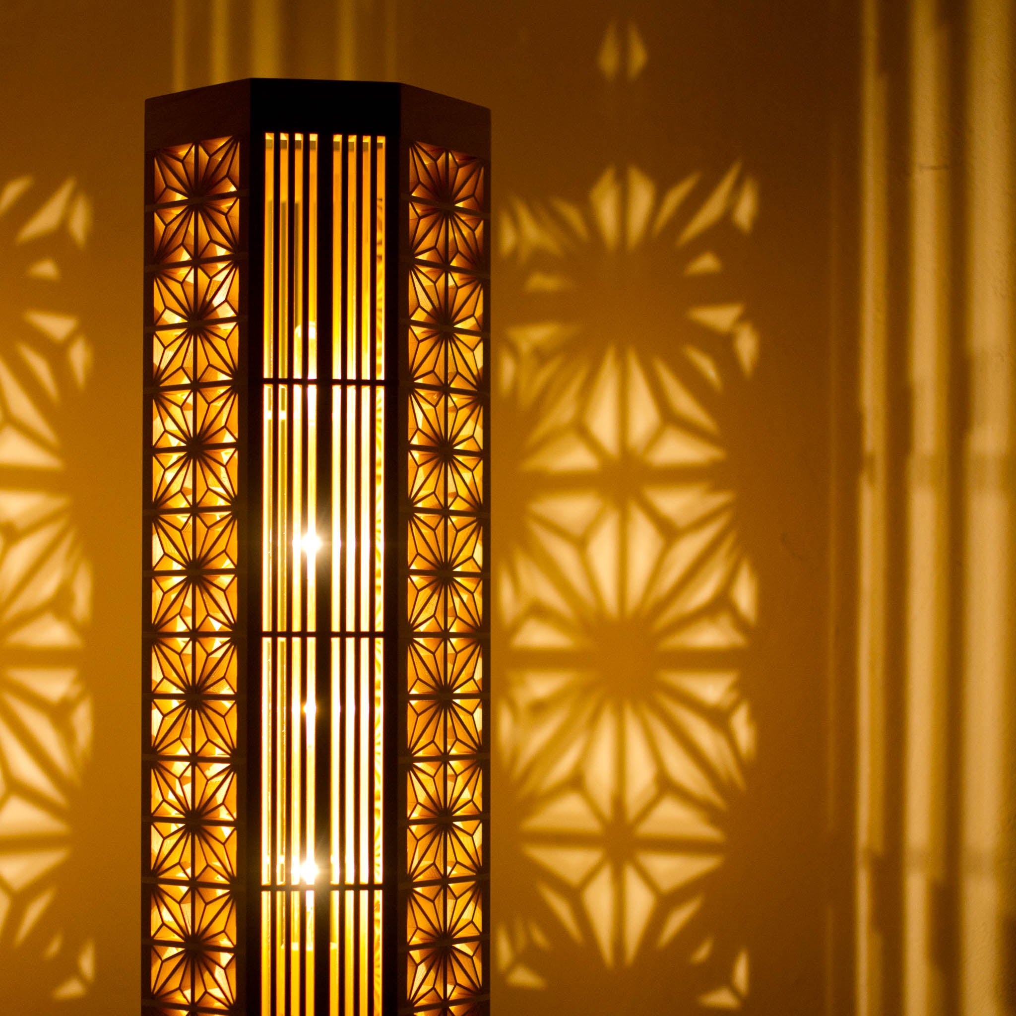 組子細工 フロアランプ | 麻の葉格子 | 木のあかり