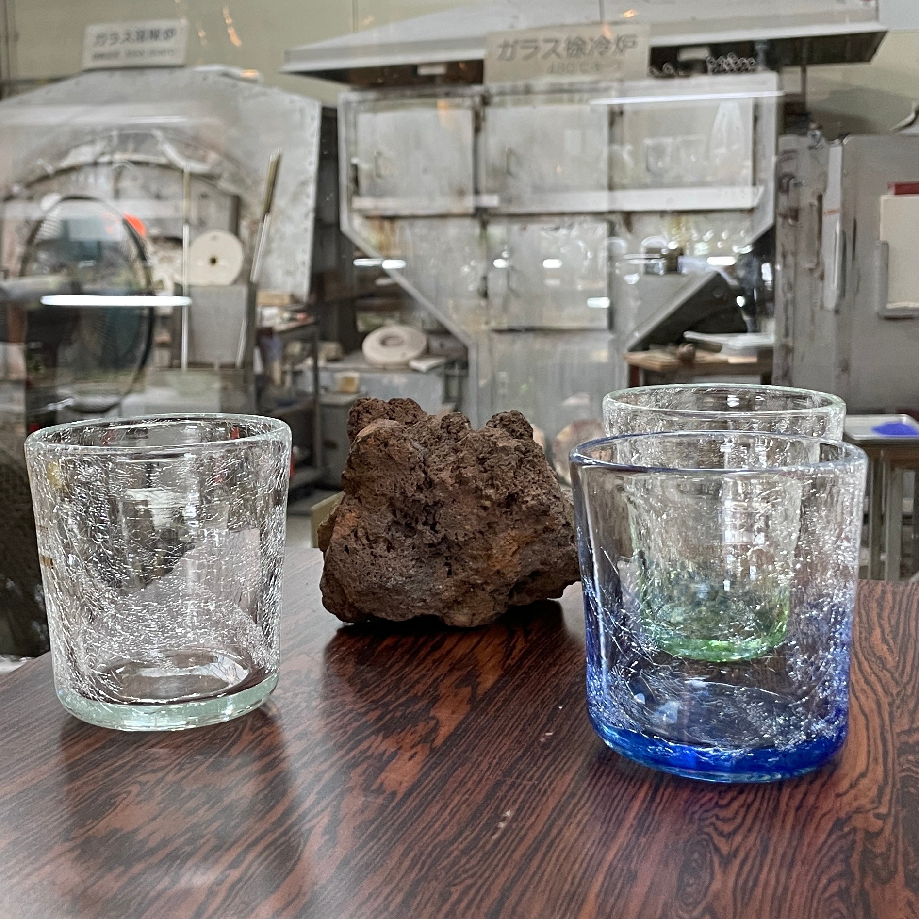 萩ガラス | 耐熱 内貫入ガラス | ロックグラス 角 オリーブグリーン