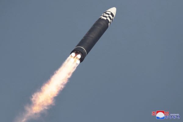 いま北朝鮮にミサイルで列島を狙われたら…日本政府に国民の命を守る術