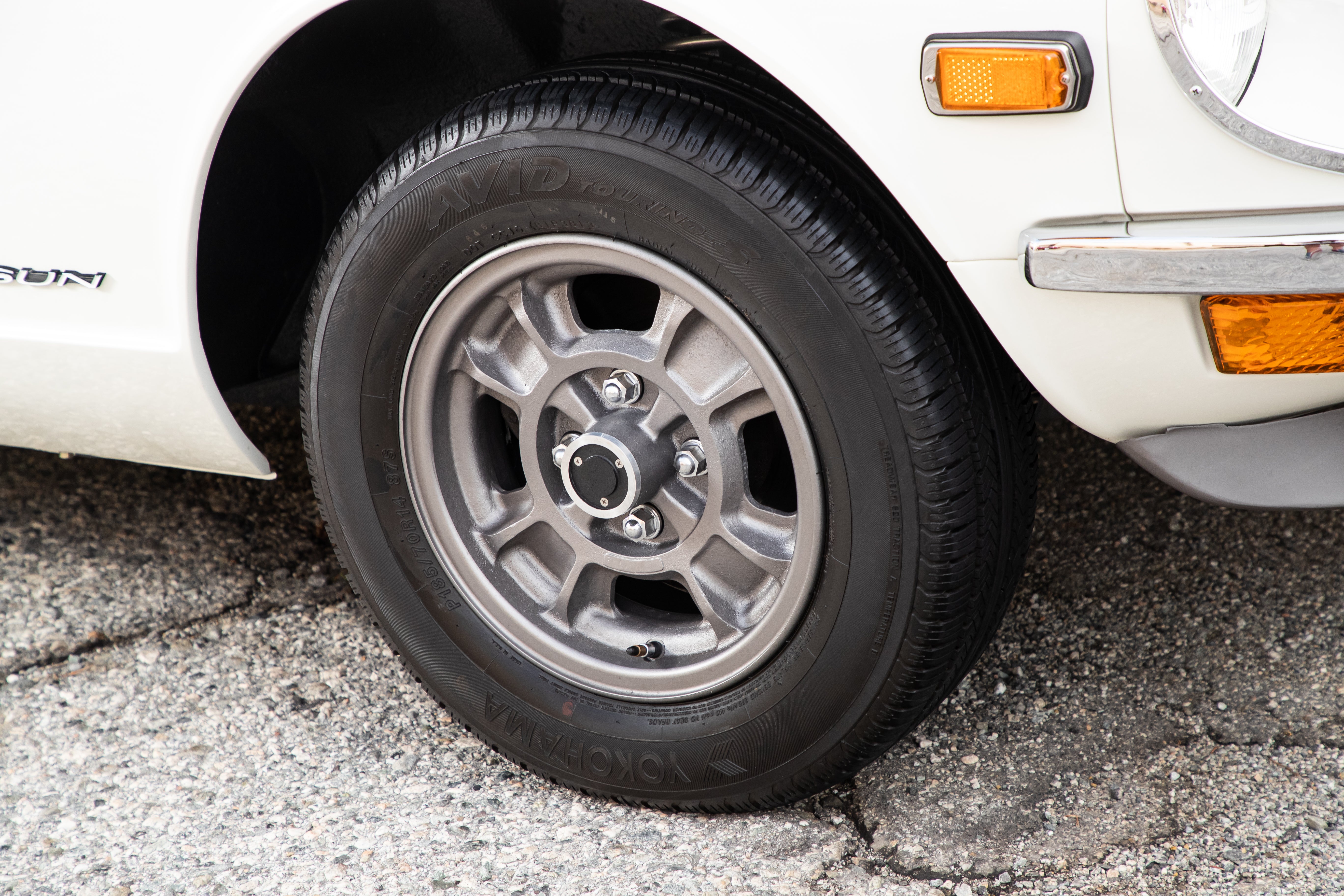 Genuine Nissan Nissan Fairlady Z432 Magnesium Wheel Set Excellent