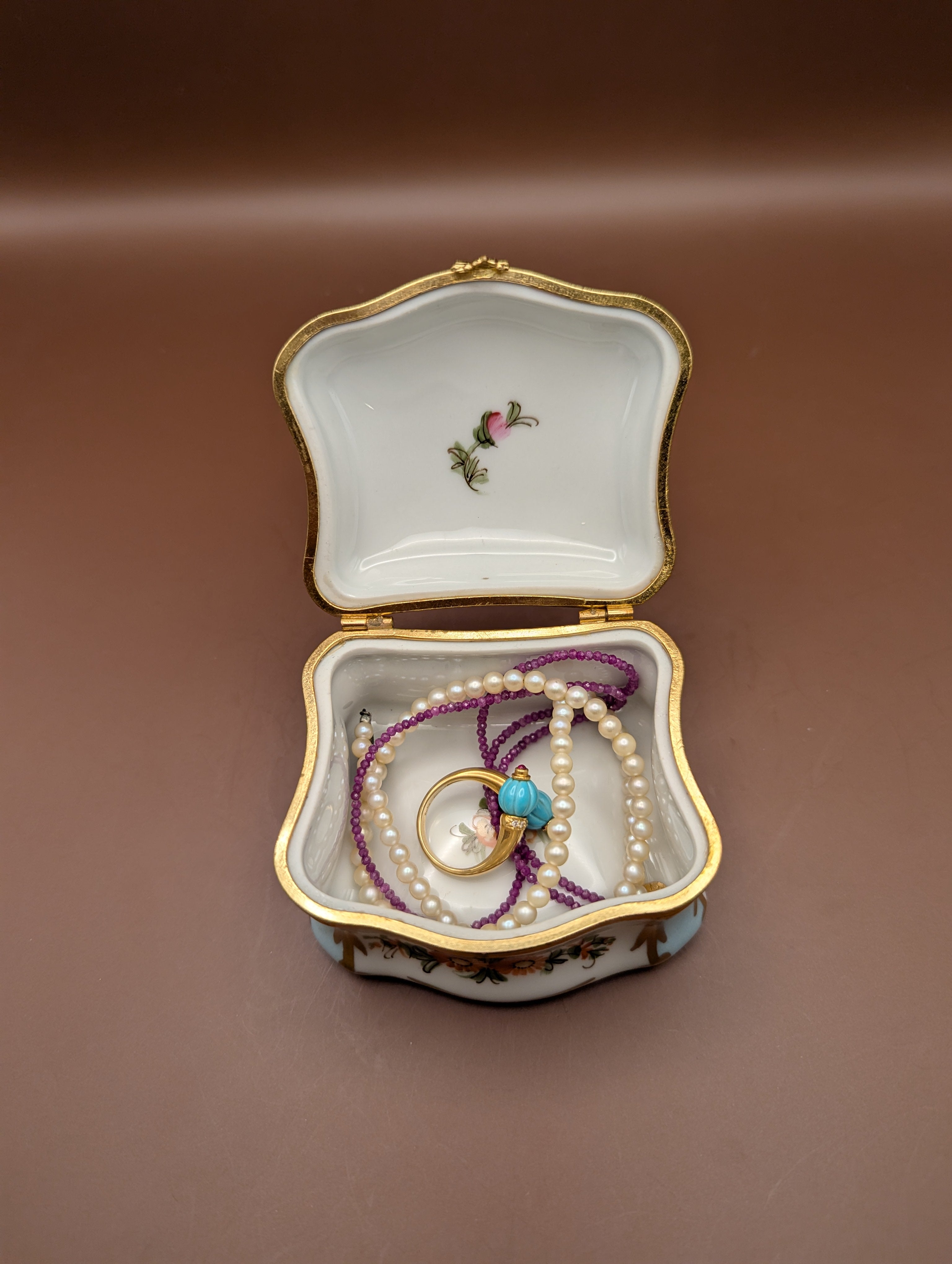 リモージュボックス 空色と金彩 | 手描き花柄・大きめサイズ