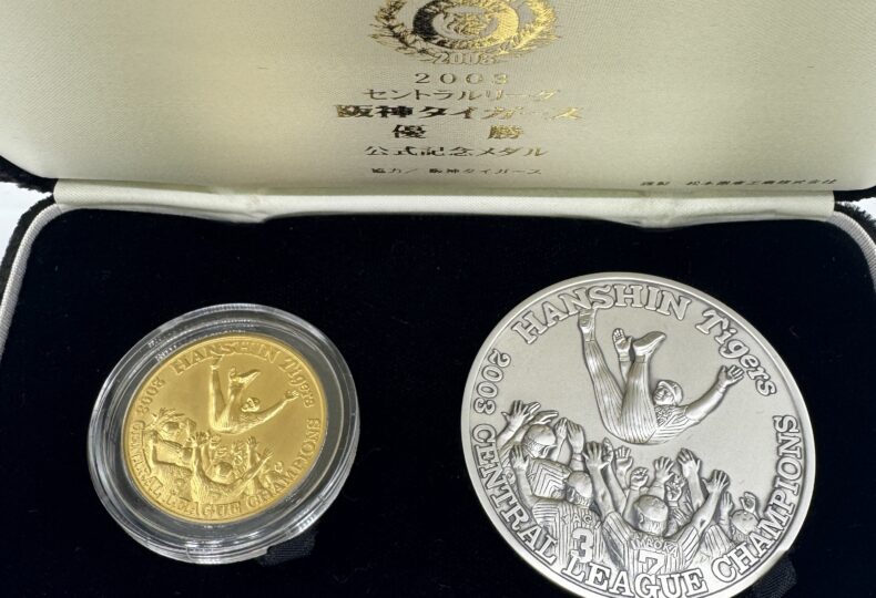 阪神タイガース 公式優勝記念・純金純銀メダル – JHE