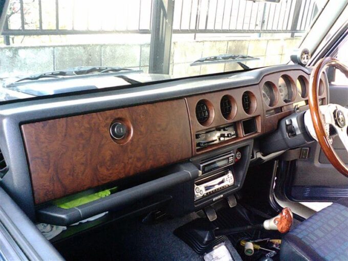 ジムニー（JA12,JA22,JB32）のウッド調パネル製作編