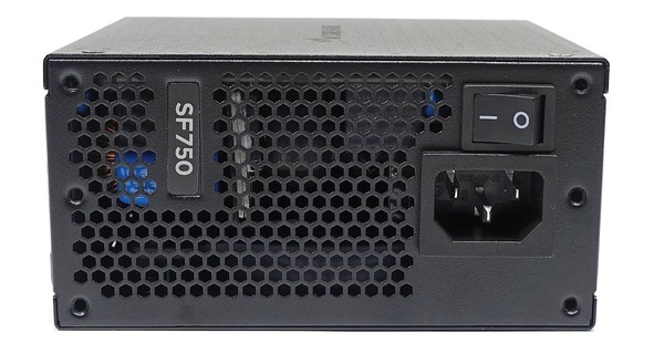 Corsair SF750 Platinum」をレビュー。SF600 Platinumよりも高い静音性