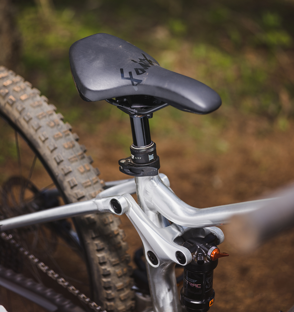 GIANTよりユース向け本格フルサストレイルバイクが登場