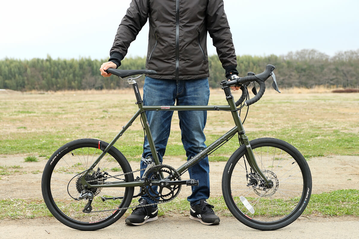 ARAYA CXMで小径車の新境地へ！小さなグラベルロードの魅力 | 週末